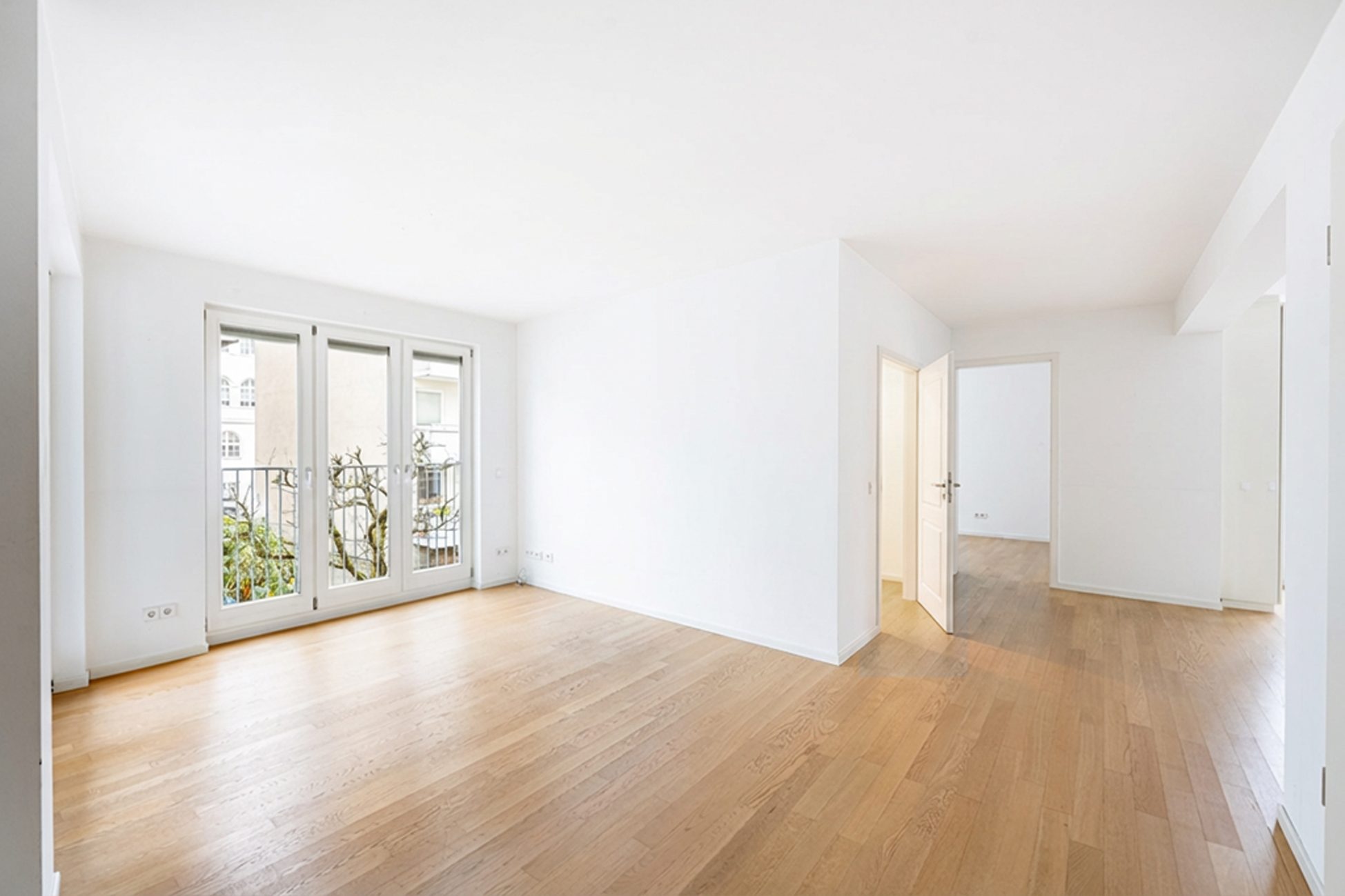 Aigner Immobilien GmbH - Immobilienangebot - 80803 München - Schwabing - Etagenwohnung - Rarität beim Kaiserplatz: Neuwertige 3-Zimmer-Wohnung mit 2 Balkonen und Innenhoflage