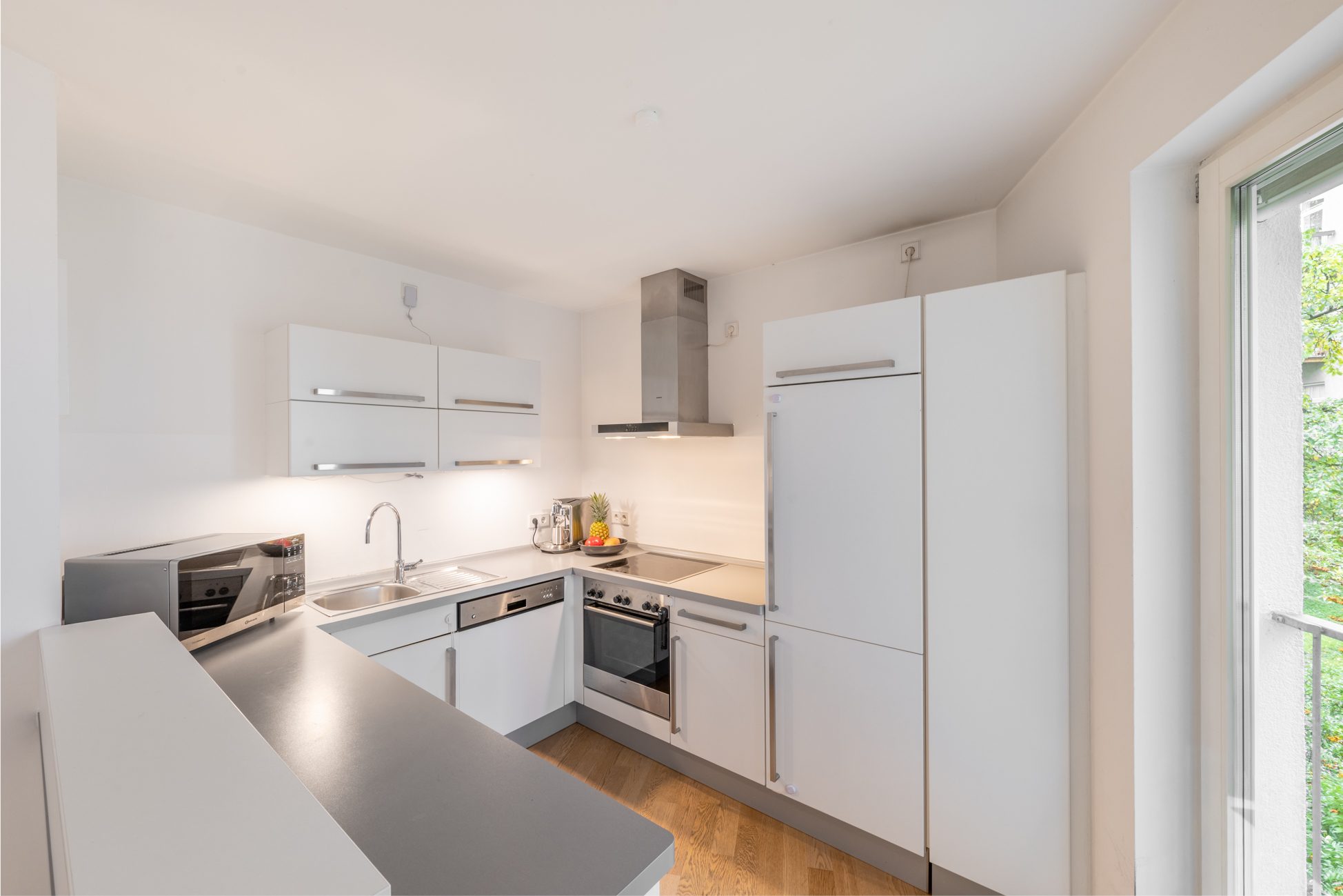Aigner Immobilien GmbH - Immobilienangebot - 80803 München - Schwabing - Etagenwohnung - Rarität beim Kaiserplatz: Neuwertige 3-Zimmer-Wohnung mit 2 Balkonen und Innenhoflage