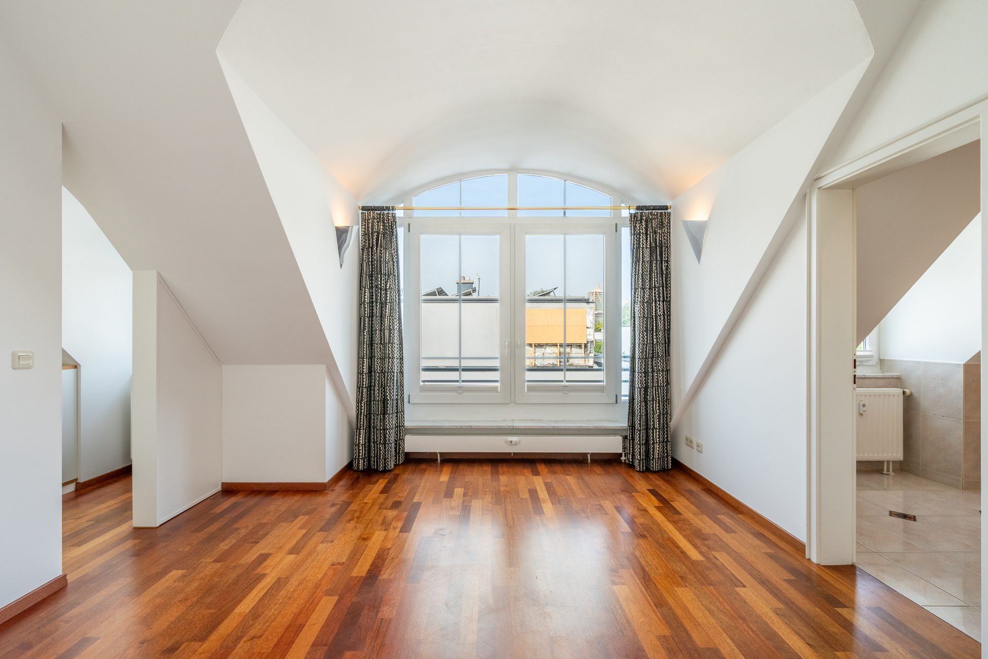 Aigner Immobilien GmbH - Immobilienangebot - 81677 München - Bogenhausen - Dachgeschosswohnung - Traumhafte Dachgeschosswohnung mit offenem Raumgefühl und zusätzlichem Hobbyraum
