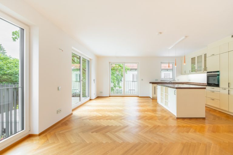 Aigner Immobilien GmbH - Immobilienangebot - 81479 München - Solln - Etagenwohnung - Exklusive 3-Zimmer-Wohnung in Solln – Zwei Balkone, Blick ins Grüne