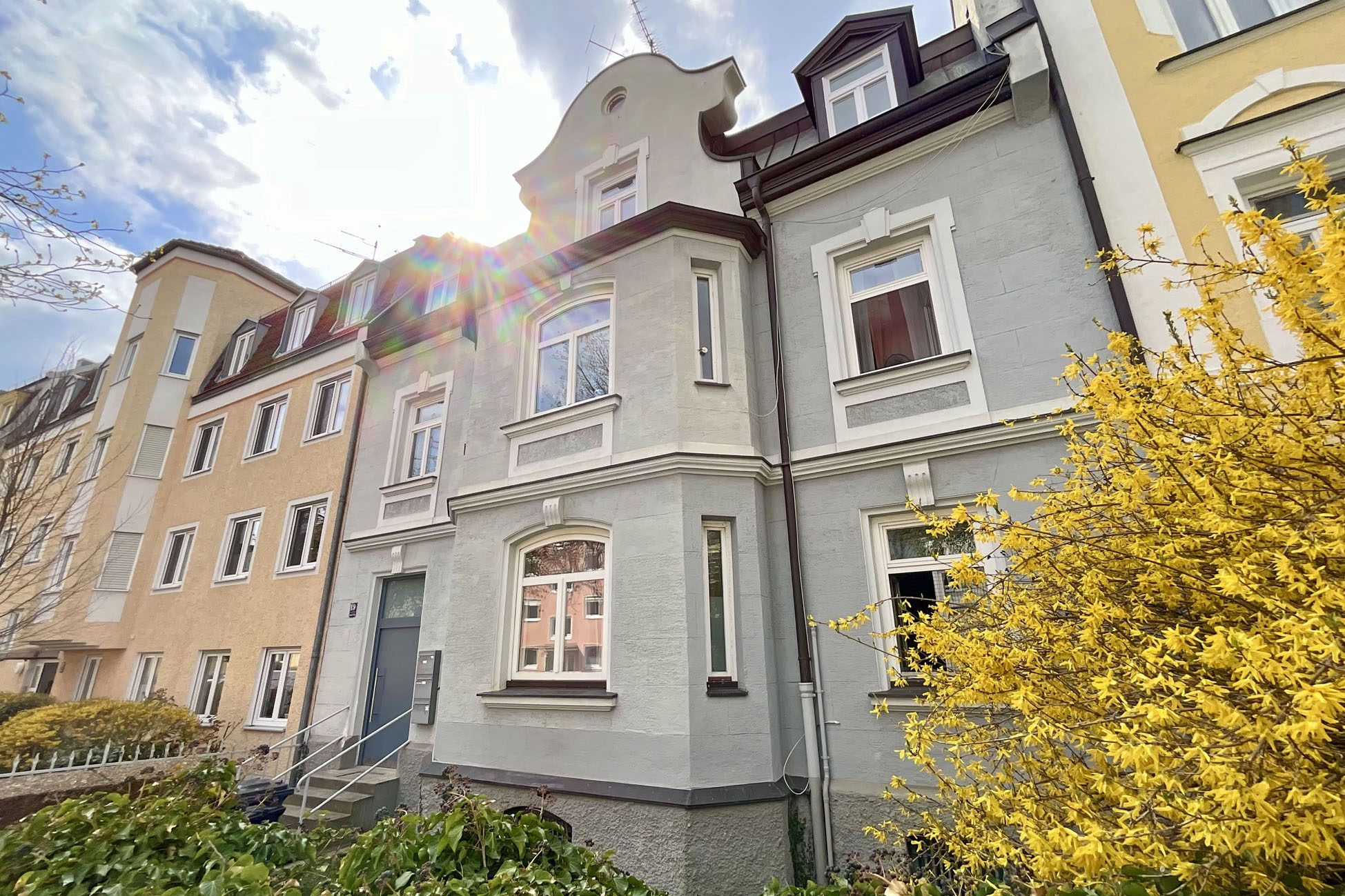 Aigner Immobilien GmbH - Immobilienangebot - 80807 München - Milbertshofen - Mehrfamilienhaus - Charmantes, denkmalgeschütztes Dreiparteienhaus in Bestlage Milbertshofen