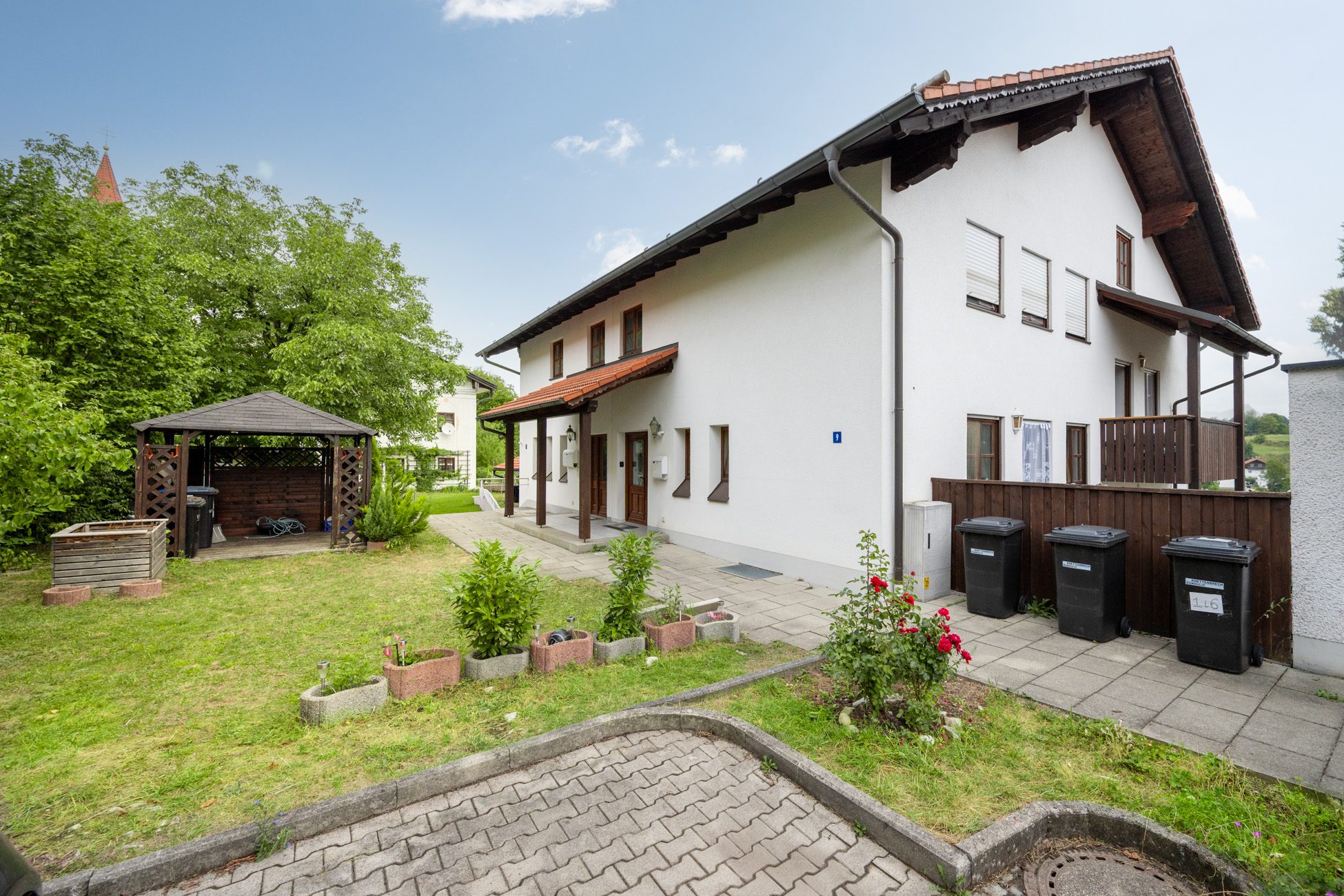 Aigner Immobilien GmbH - Immobilienangebot - 84424 Isen - Isen - Doppelhaushälfte - Raumwunder in Split-Level-Bauweise: Doppelhaushälfte mit Einliegerwohnung - ab 2029 zum Selbstbezug