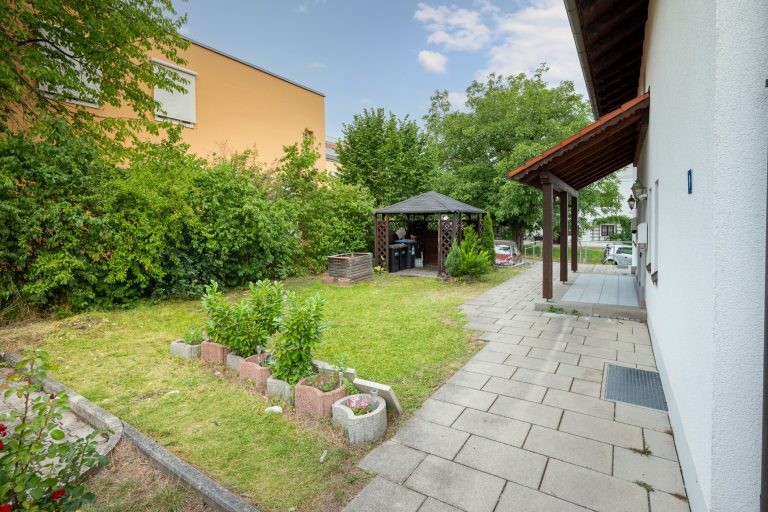 Aigner Immobilien GmbH - Immobilienangebot - 84424 Isen - Isen - Doppelhaushälfte - Raumwunder in Split-Level-Bauweise: Doppelhaushälfte mit Einliegerwohnung - ab 2029 zum Selbstbezug