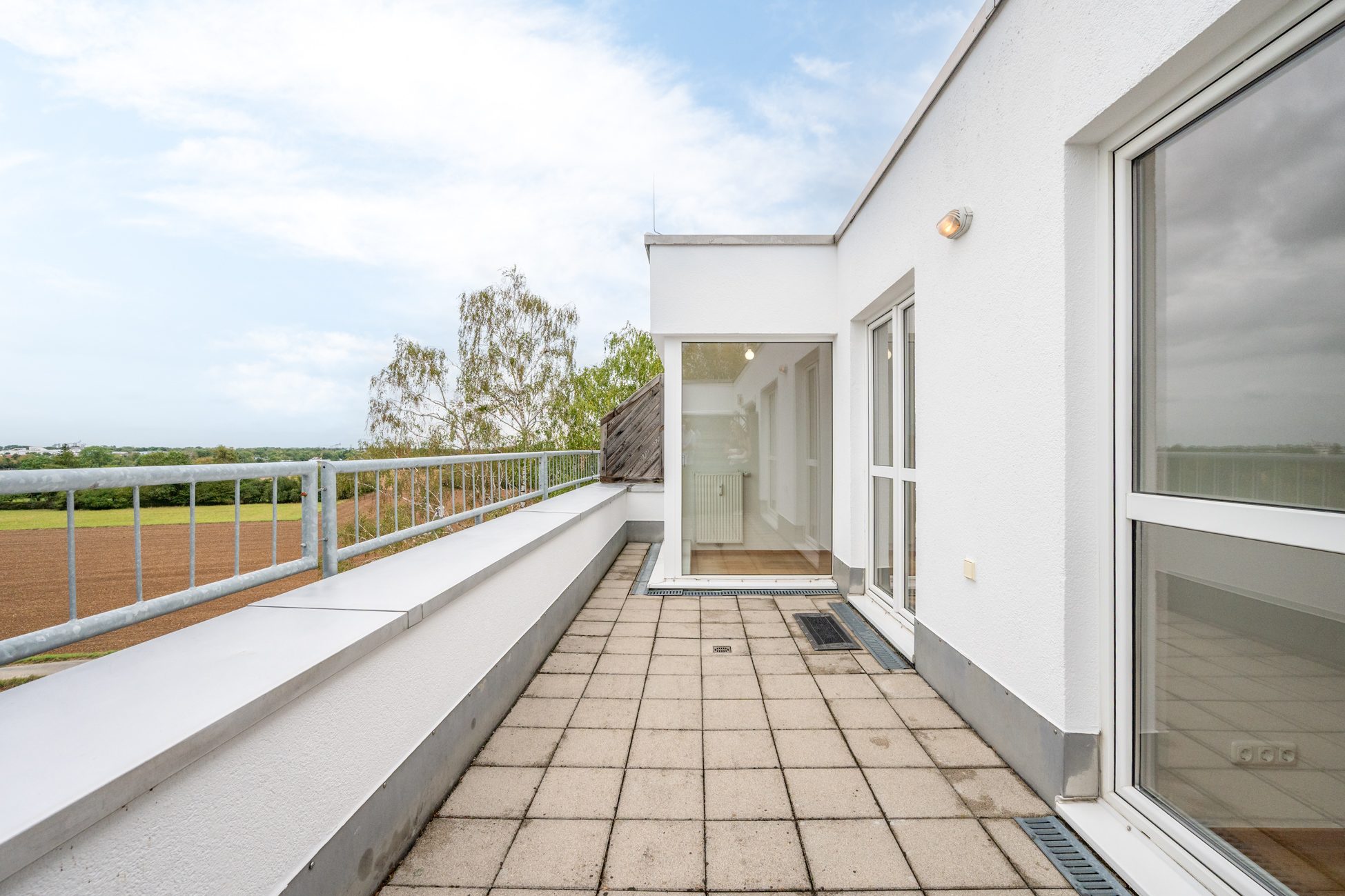 Aigner Immobilien GmbH - Immobilienangebot - 80869 München - Hadern - Dachgeschosswohnung - Licht, Raum, Weite - Besondere Dachgeschosswohnung mit zwei Terrassenbereichen in Hadern