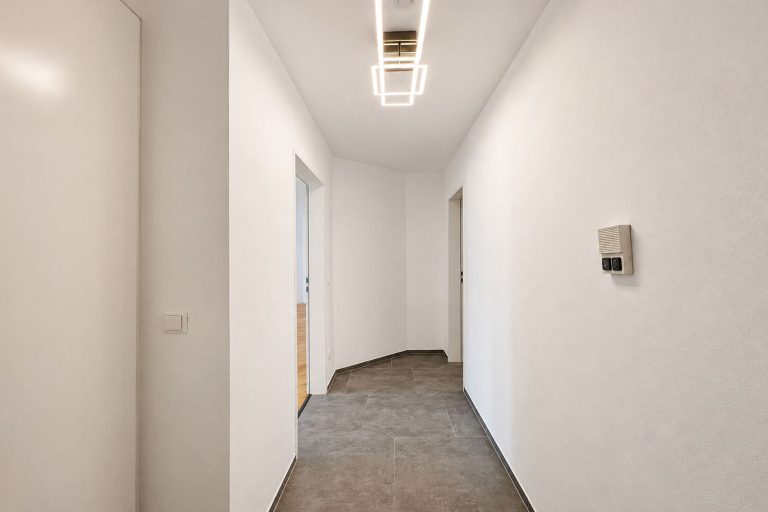 Aigner Immobilien GmbH - Immobilienangebot - 80992 München - Moosach - Etagenwohnung - Schöne 1-Zimmer-Wohnung mit Balkon & Tiefgaragenstellplatz in München-Moosach