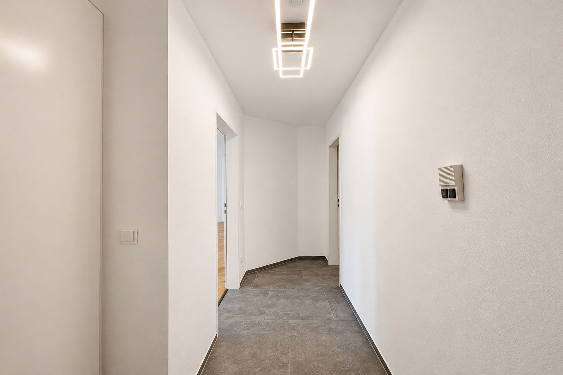 Aigner Immobilien GmbH - Immobilienangebot - 80992 München - Moosach - Etagenwohnung - Schöne 1-Zimmer-Wohnung mit Balkon & Tiefgaragenstellplatz in München-Moosach