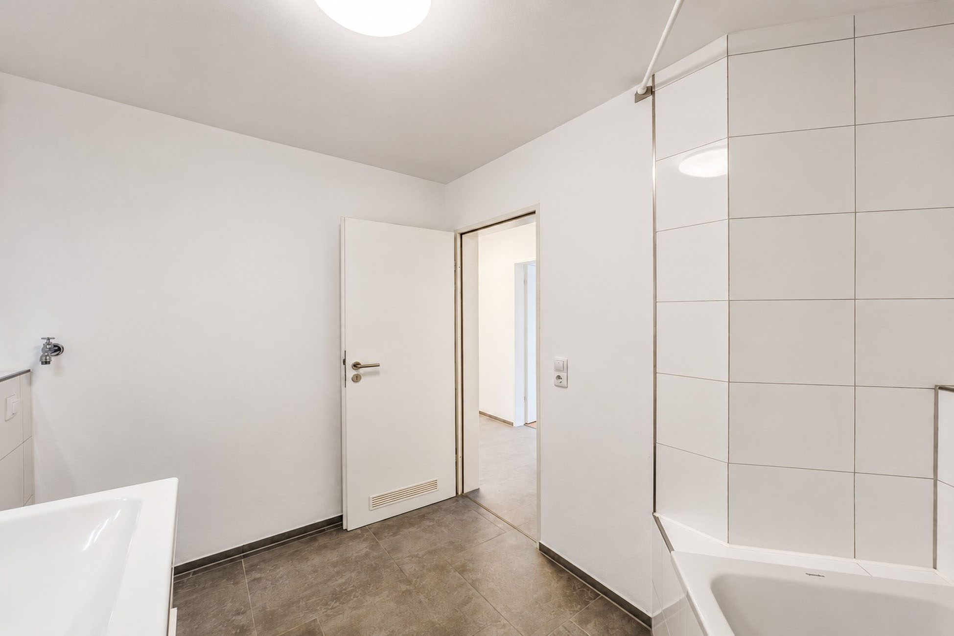 Aigner Immobilien GmbH - Immobilienangebot - 80992 München - Moosach - Etagenwohnung - Schöne 1-Zimmer-Wohnung mit Balkon & Tiefgaragenstellplatz in München-Moosach