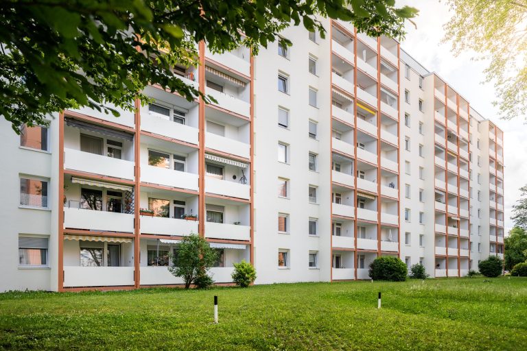 Aigner Immobilien GmbH - Immobilienangebot - 81243 München - Aubing - Etagenwohnung - Hochwertig sanierte 3-Zimmer-Wohnung mit West-Loggia und modernem Wohnkomfort