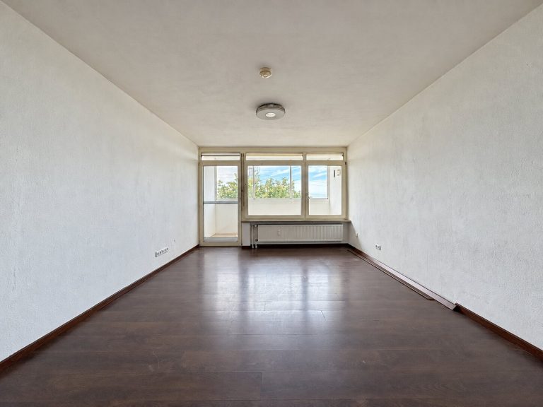 Aigner Immobilien GmbH - Immobilienangebot - 81243 München - Aubing - Etagenwohnung - Viel Raum zum Wohlfühlen: Attraktive 4-Zimmer-Wohnung mit Loggia und Weitblick