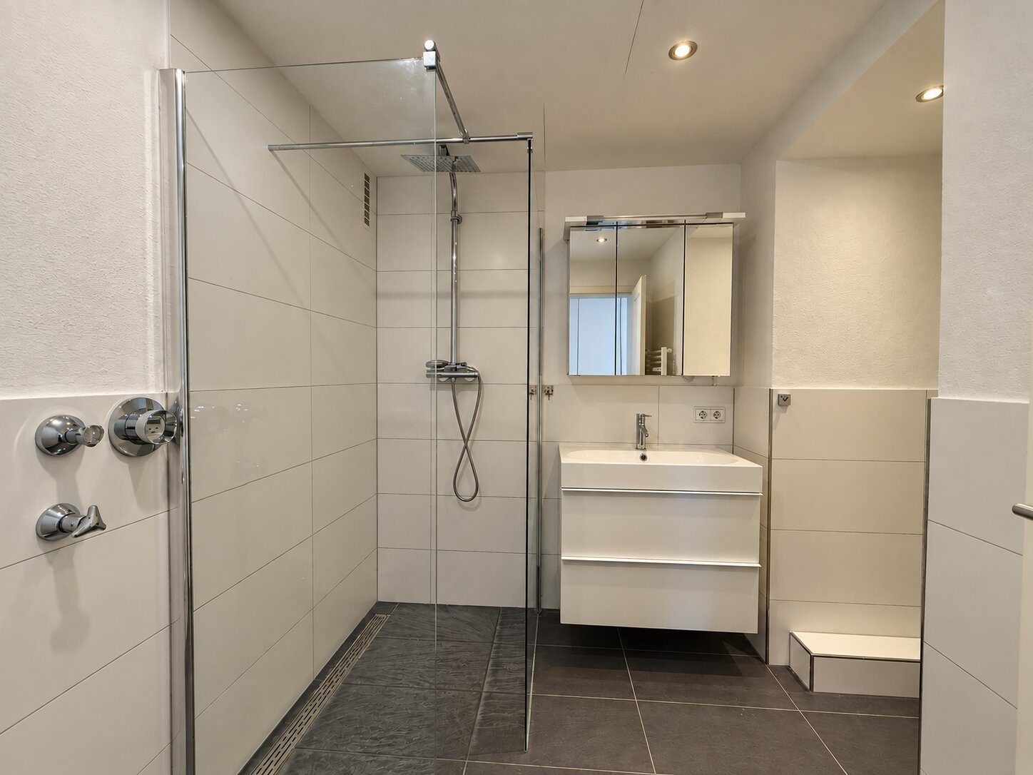 Aigner Immobilien GmbH - Immobilienangebot - 81243 München - Aubing - Etagenwohnung - Viel Raum zum Wohlfühlen: Attraktive 4-Zimmer-Wohnung mit Loggia und Weitblick