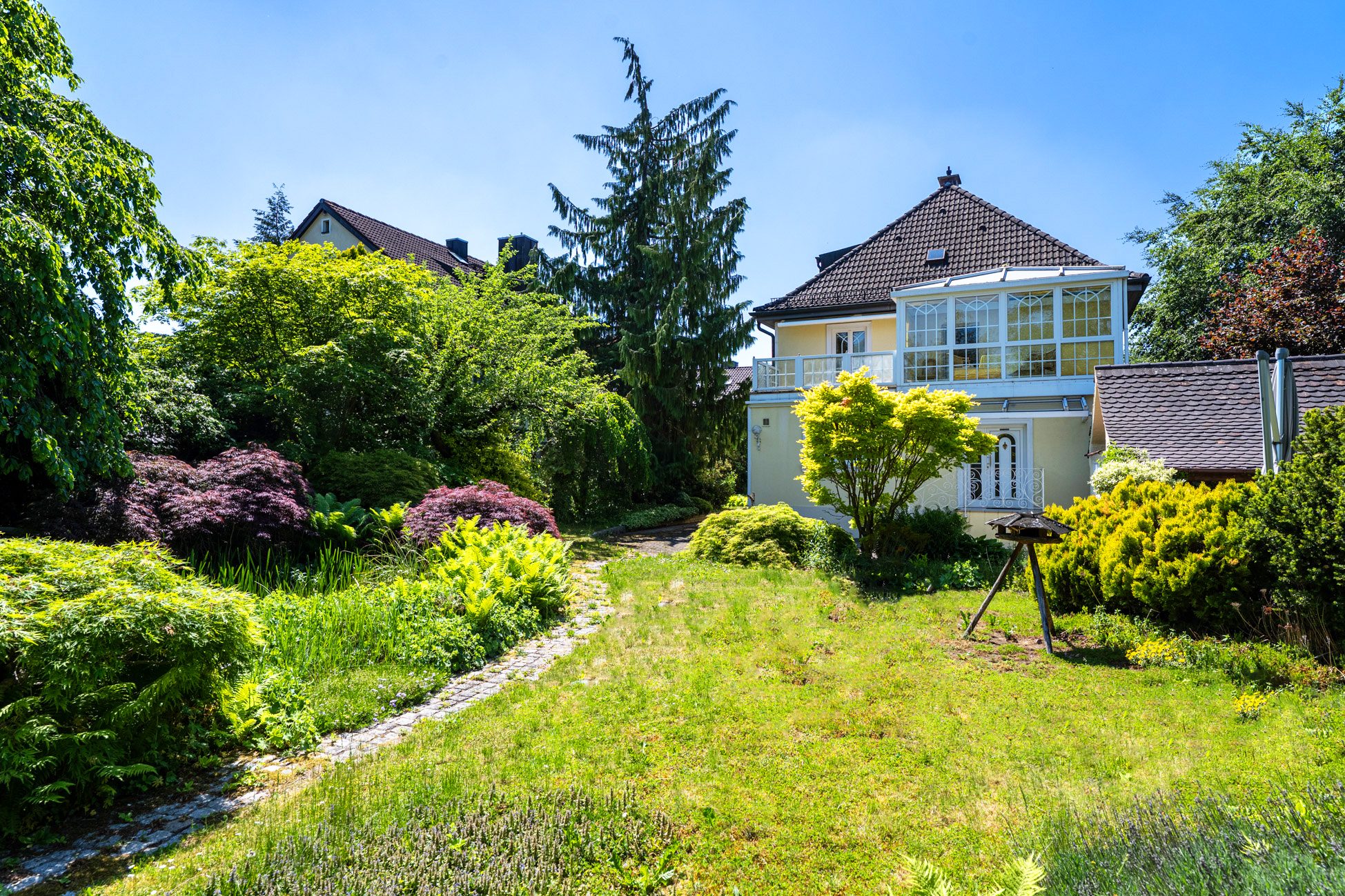 Aigner Immobilien GmbH - Immobilienangebot - 80689 München - Hadern - Einfamilienhaus - Rarität im Kaffeemühlenstil – Einfamilienhaus mit Potenzial und weitläufigem, eingewachsenem Traumgarten