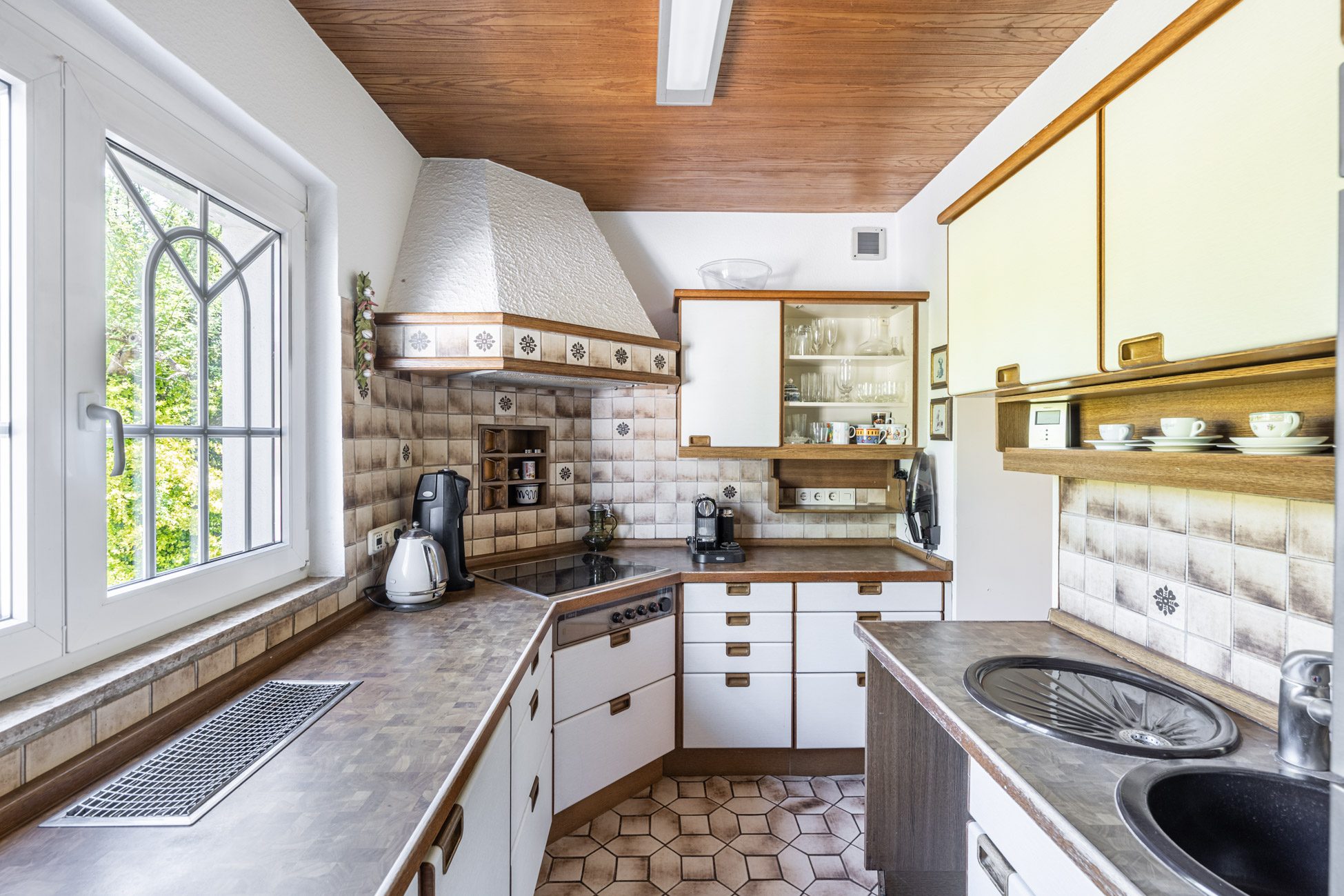 Aigner Immobilien GmbH - Immobilienangebot - 80689 München - Hadern - Einfamilienhaus - Rarität im Kaffeemühlenstil – Einfamilienhaus mit Potenzial und weitläufigem, eingewachsenem Traumgarten