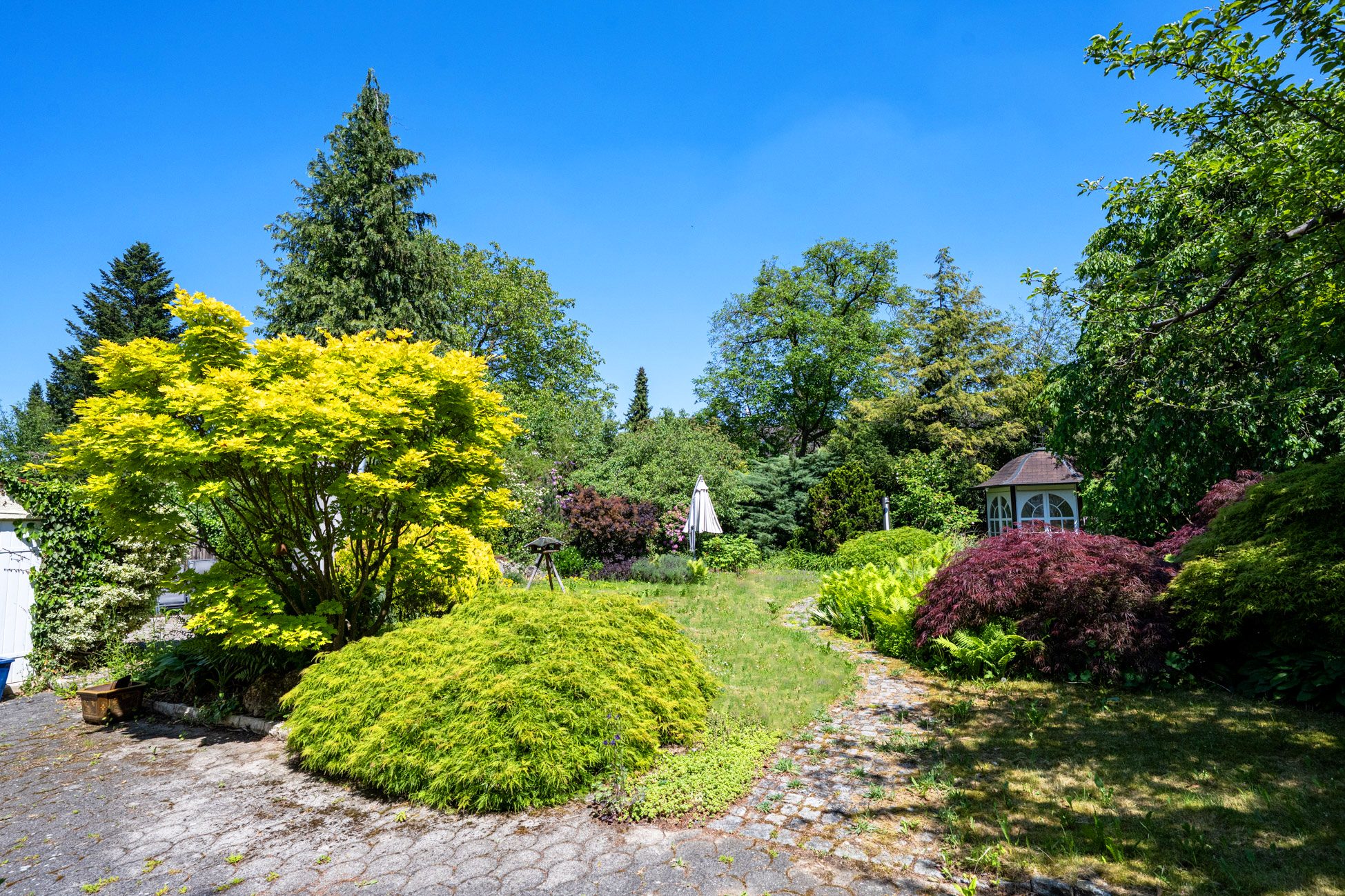 Aigner Immobilien GmbH - Immobilienangebot - 80689 München - Hadern - Einfamilienhaus - Rarität im Kaffeemühlenstil – Einfamilienhaus mit Potenzial und weitläufigem, eingewachsenem Traumgarten