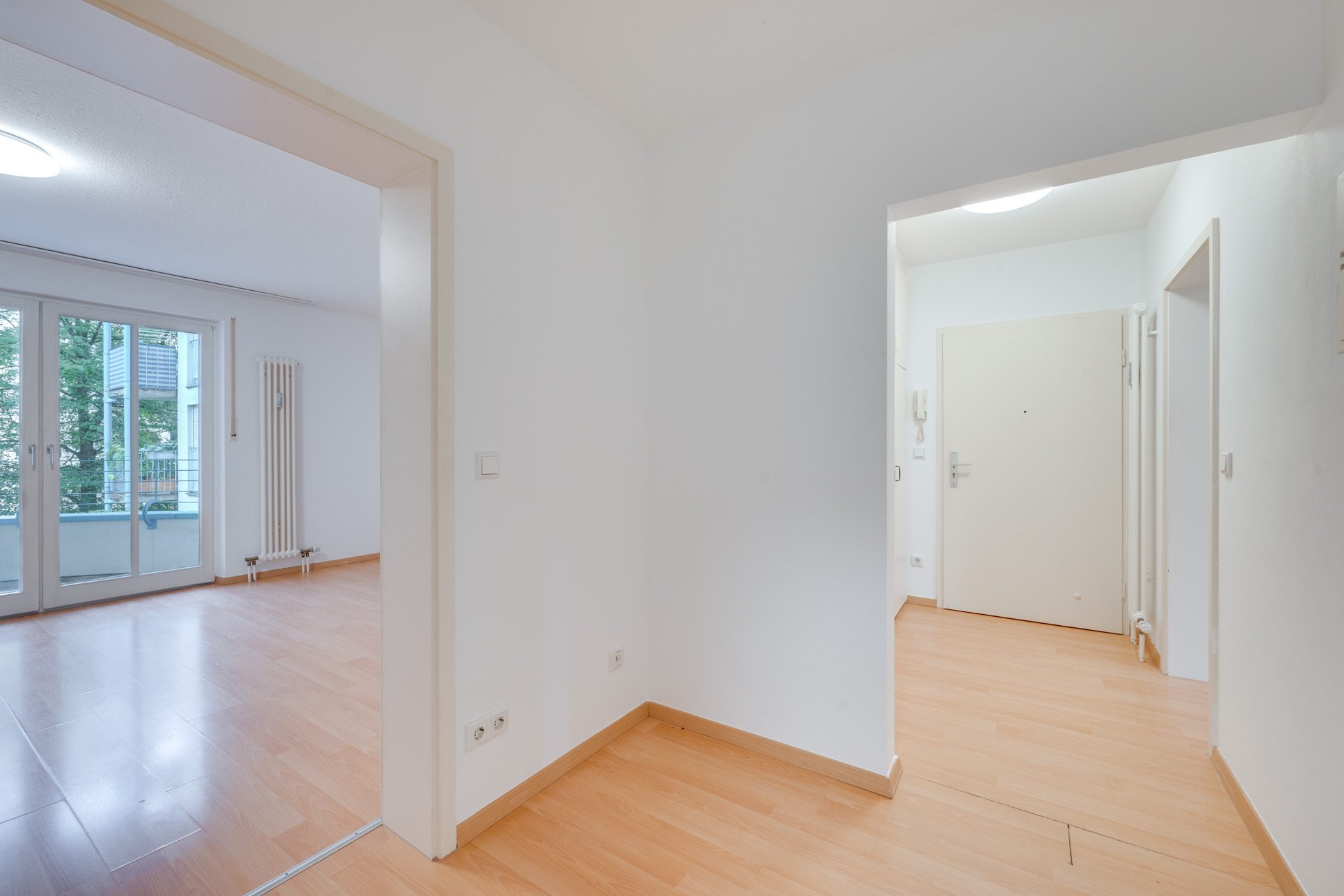 Aigner Immobilien GmbH - Immobilienangebot - 80993 München - Moosach - Etagenwohnung - Attraktive 2-Zimmer-Wohnung in Moosach mit zwei Balkonen und TG-Stellplatz