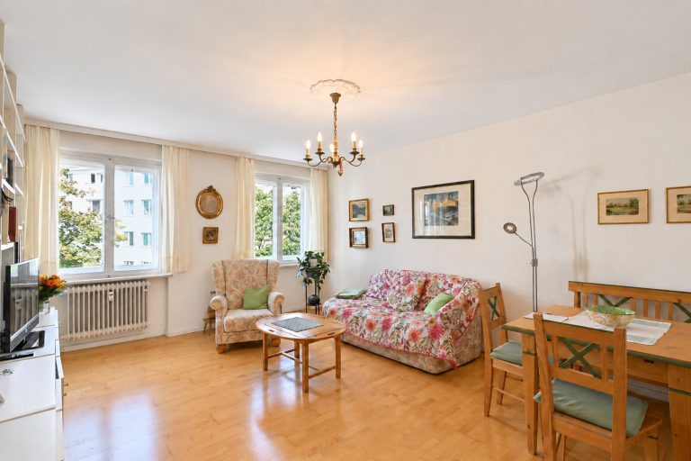 Aigner Immobilien GmbH - Immobilienangebot - 80796 München - Schwabing-West - Etagenwohnung - Großzügige 2-Zimmer-Wohnung mit Balkon ins Grüne