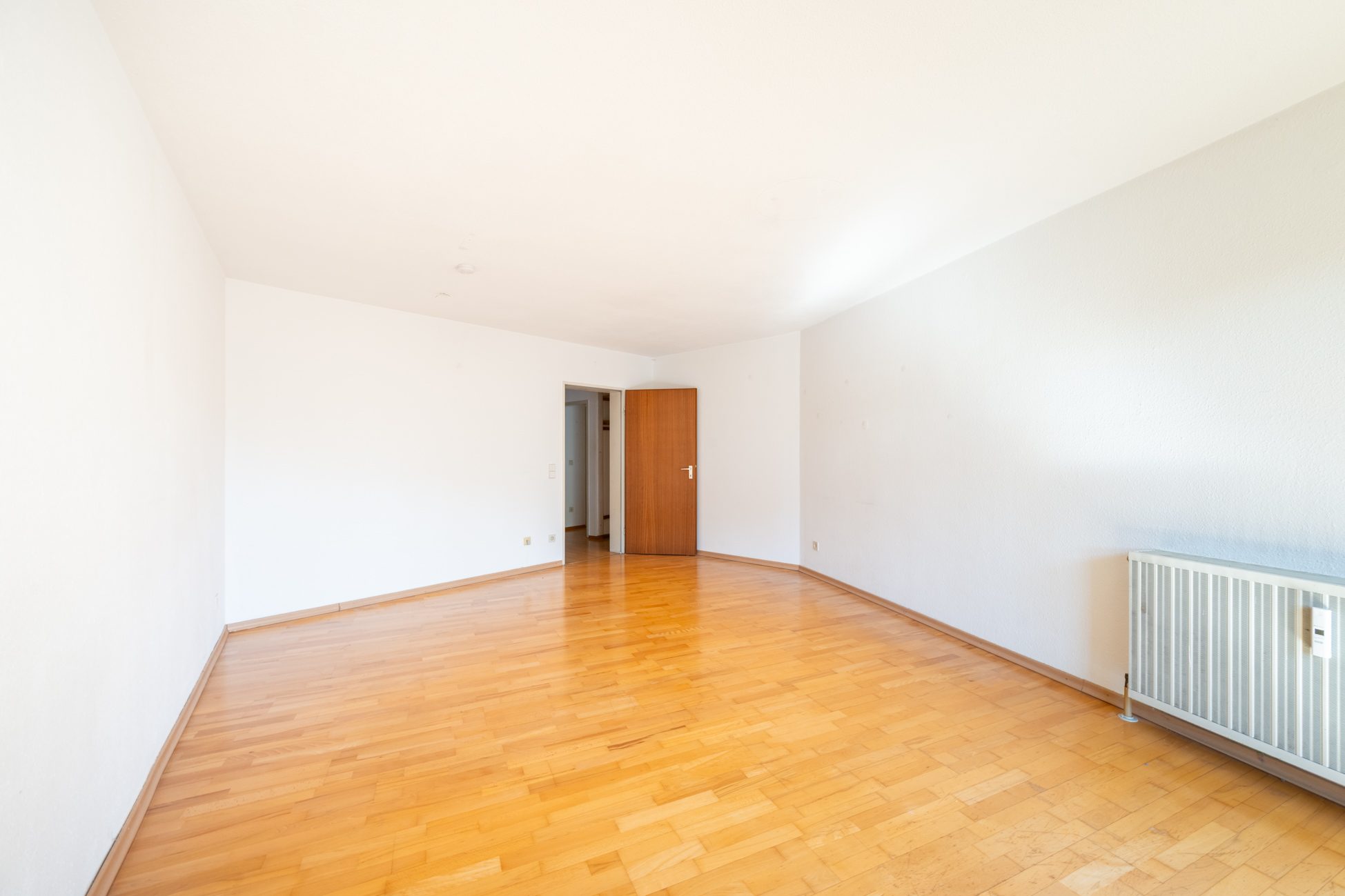 Aigner Immobilien GmbH - Immobilienangebot - 80636 München - Neuhausen - Etagenwohnung - Bezugsfreie 3-Zimmer-Wohnung in Neuhausen mit Balkon und viel Tageslicht