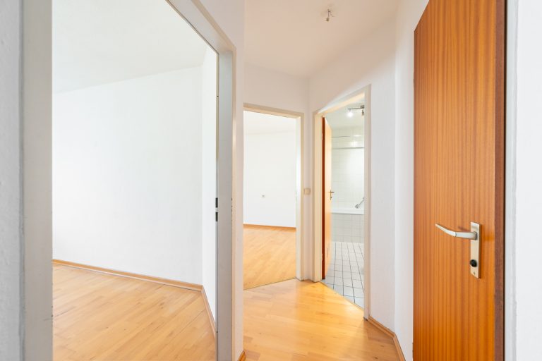Aigner Immobilien GmbH - Immobilienangebot - 80636 München - Neuhausen - Etagenwohnung - Bezugsfreie 3-Zimmer-Wohnung in Neuhausen mit Balkon und viel Tageslicht