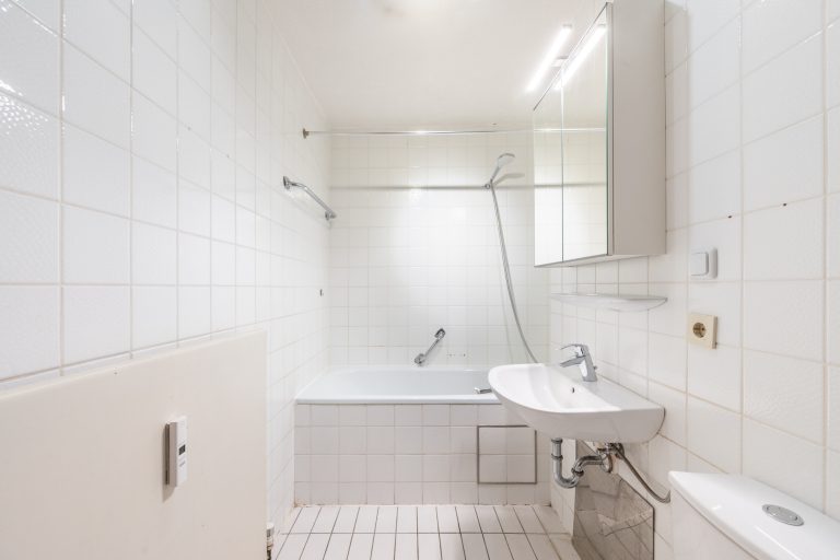 Aigner Immobilien GmbH - Immobilienangebot - 80636 München - Neuhausen - Etagenwohnung - Bezugsfreie 3-Zimmer-Wohnung in Neuhausen mit Balkon und viel Tageslicht