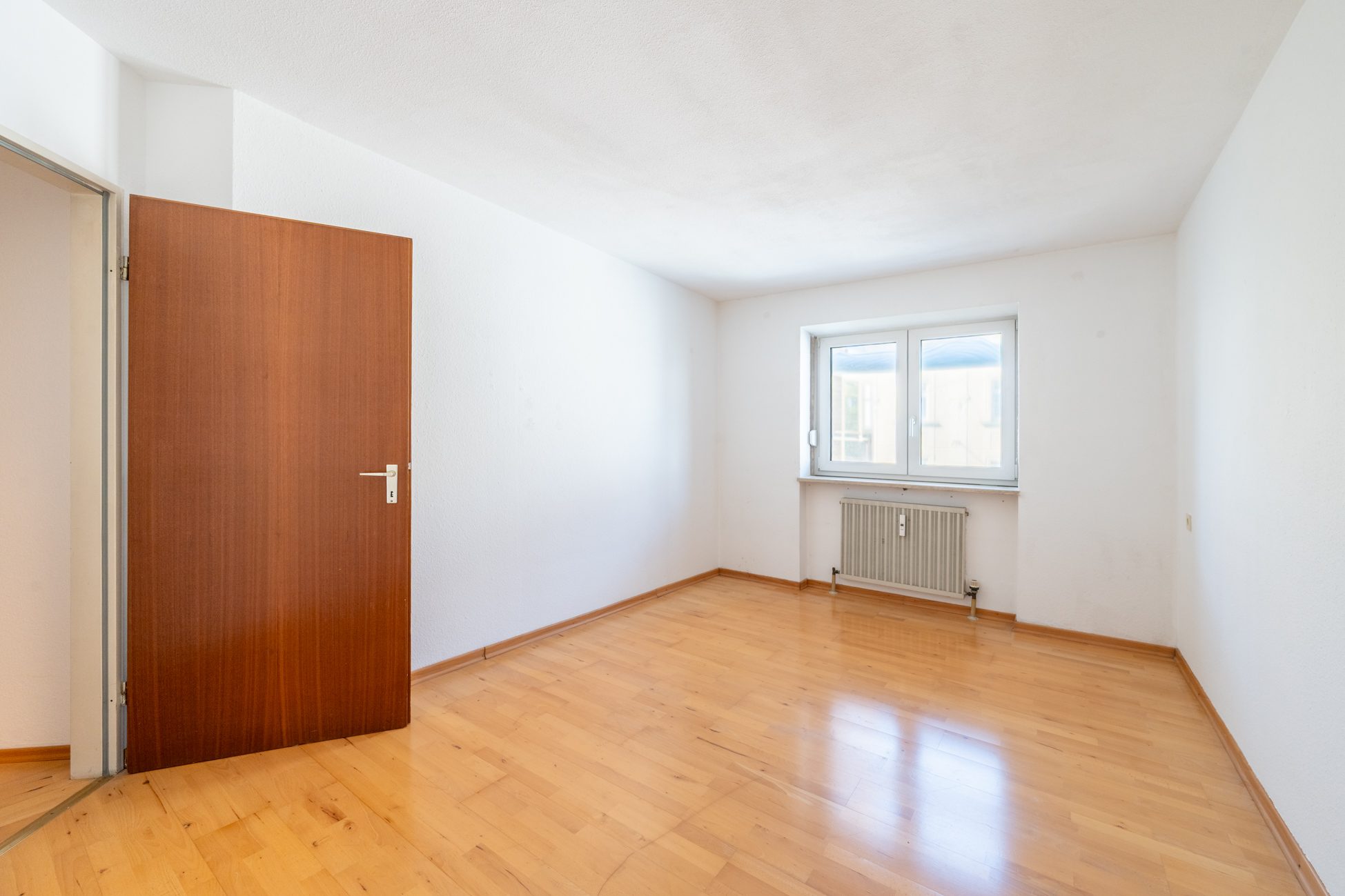 Aigner Immobilien GmbH - Immobilienangebot - 80636 München - Neuhausen - Etagenwohnung - Bezugsfreie 3-Zimmer-Wohnung in Neuhausen mit Balkon und viel Tageslicht