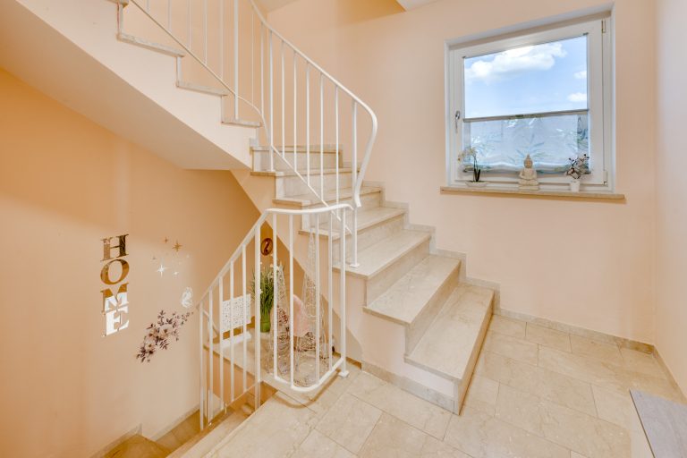 Aigner Immobilien GmbH - Immobilienangebot - 82272 Moorenweis - Moorenweis - Doppelhaushälfte - Großzügige Doppelhaushälfte mit Einliegerwohnung