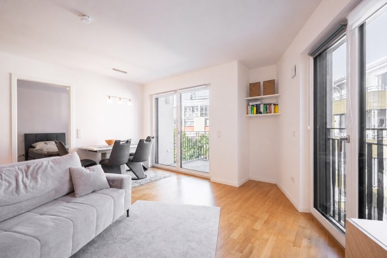 Aigner Immobilien GmbH - Immobilienangebot - 80634 München - Neuhausen - Etagenwohnung - 2-Zimmer-Wohnung mit Innenhofbalkon in Top-Lage - ideal zur Eigennutzung oder Kapitalanlage