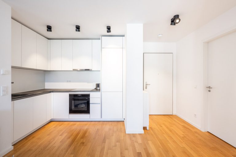 Aigner Immobilien GmbH - Immobilienangebot - 80634 München - Neuhausen - Etagenwohnung - 2-Zimmer-Wohnung mit Innenhofbalkon in Top-Lage - ideal zur Eigennutzung oder Kapitalanlage