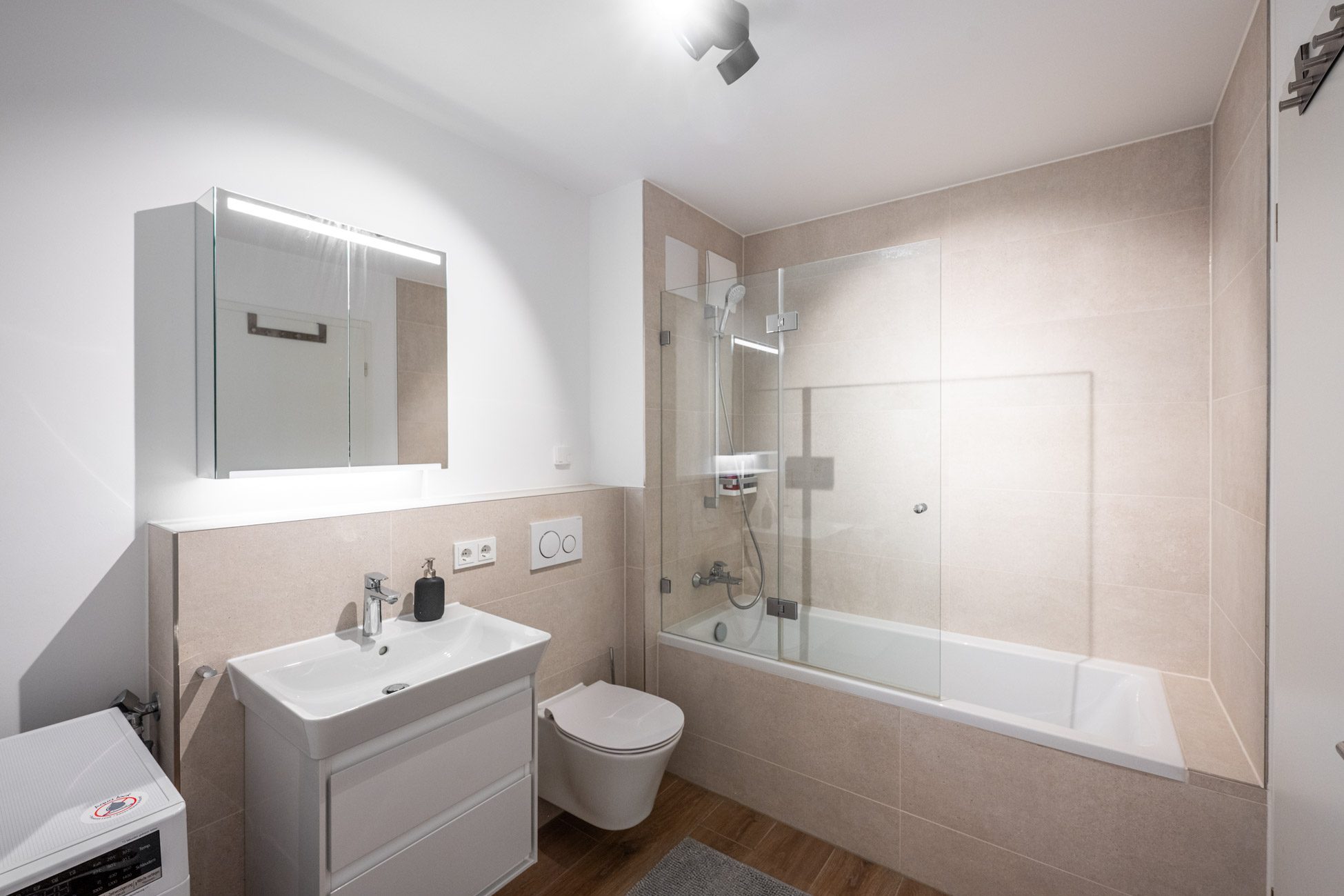 Aigner Immobilien GmbH - Immobilienangebot - 80634 München - Neuhausen - Etagenwohnung - 2-Zimmer-Wohnung mit Innenhofbalkon in Top-Lage - ideal zur Eigennutzung oder Kapitalanlage