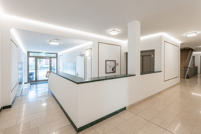 Aigner Immobilien GmbH - Immobilienangebot - 80634 München - Neuhausen - Etagenwohnung - 2-Zimmer-Wohnung mit Innenhofbalkon in Top-Lage - ideal zur Eigennutzung oder Kapitalanlage