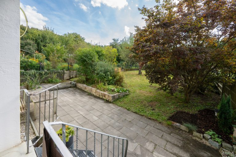 Aigner Immobilien GmbH - Immobilienangebot - 85625 Glonn - Glonn - Doppelhaushälfte - Großzügige Doppelhaushälfte mit zwei separaten Wohnungen und weitläufigem Garten