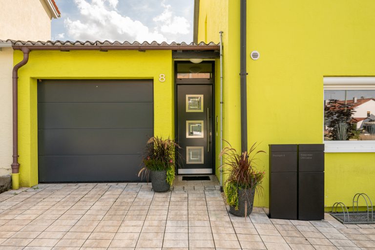 Aigner Immobilien GmbH - Immobilienangebot - 85625 Glonn - Glonn - Doppelhaushälfte - Großzügige Doppelhaushälfte mit zwei separaten Wohnungen und weitläufigem Garten