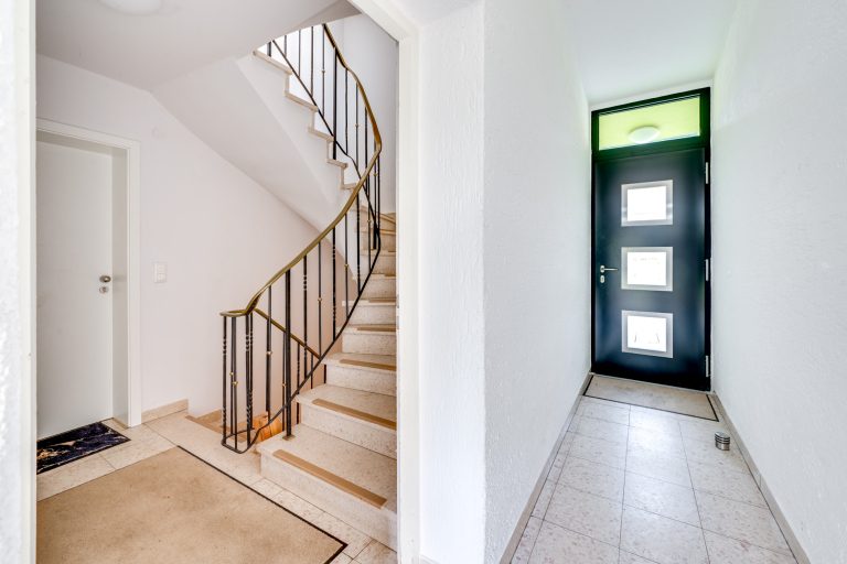 Aigner Immobilien GmbH - Immobilienangebot - 85625 Glonn - Glonn - Doppelhaushälfte - Großzügige Doppelhaushälfte mit zwei separaten Wohnungen und weitläufigem Garten