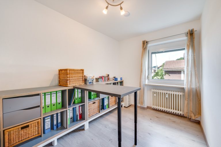 Aigner Immobilien GmbH - Immobilienangebot - 85625 Glonn - Glonn - Doppelhaushälfte - Großzügige Doppelhaushälfte mit zwei separaten Wohnungen und weitläufigem Garten