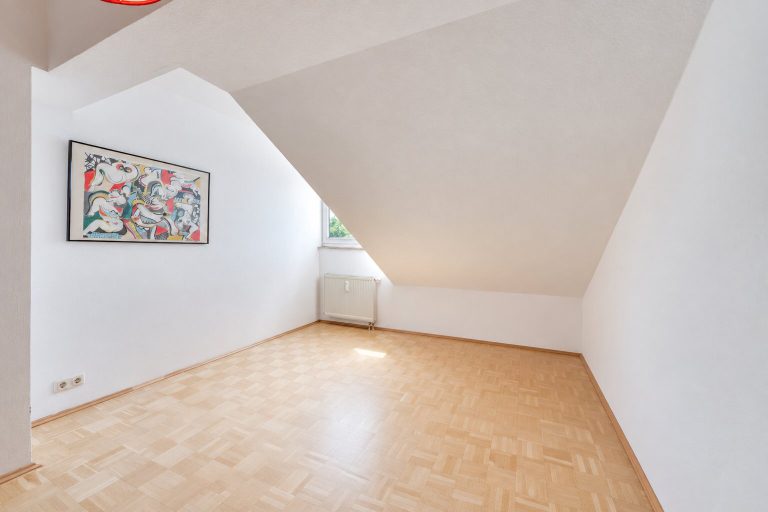 Aigner Immobilien GmbH - Immobilienangebot - 81827 München - Waldtrudering - Dachgeschosswohnung - Helle Dachgeschosswohnung mit Ausblick in die grüne Umgebung Waldtruderings