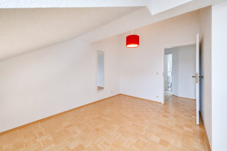 Aigner Immobilien GmbH - Immobilienangebot - 81827 München - Waldtrudering - Dachgeschosswohnung - Helle Dachgeschosswohnung mit Ausblick in die grüne Umgebung Waldtruderings