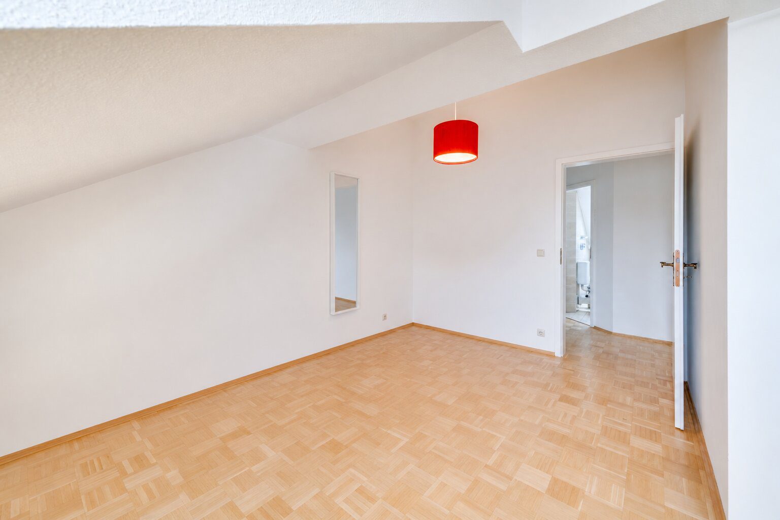 Aigner Immobilien GmbH - Immobilienangebot - 81827 München - Waldtrudering - Dachgeschosswohnung - Helle Dachgeschosswohnung mit Ausblick in die grüne Umgebung Waldtruderings