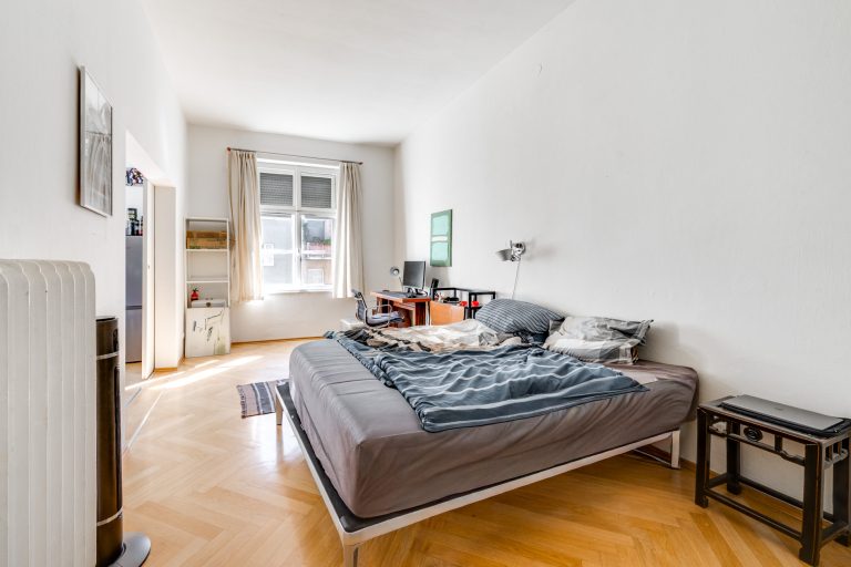 Aigner Immobilien GmbH - Immobilienangebot - 80797 München - Maxvorstadt - Etagenwohnung - Charmante Altbauwohnung in Bestlage Schwabing mit großem Balkon in Innenhoflage