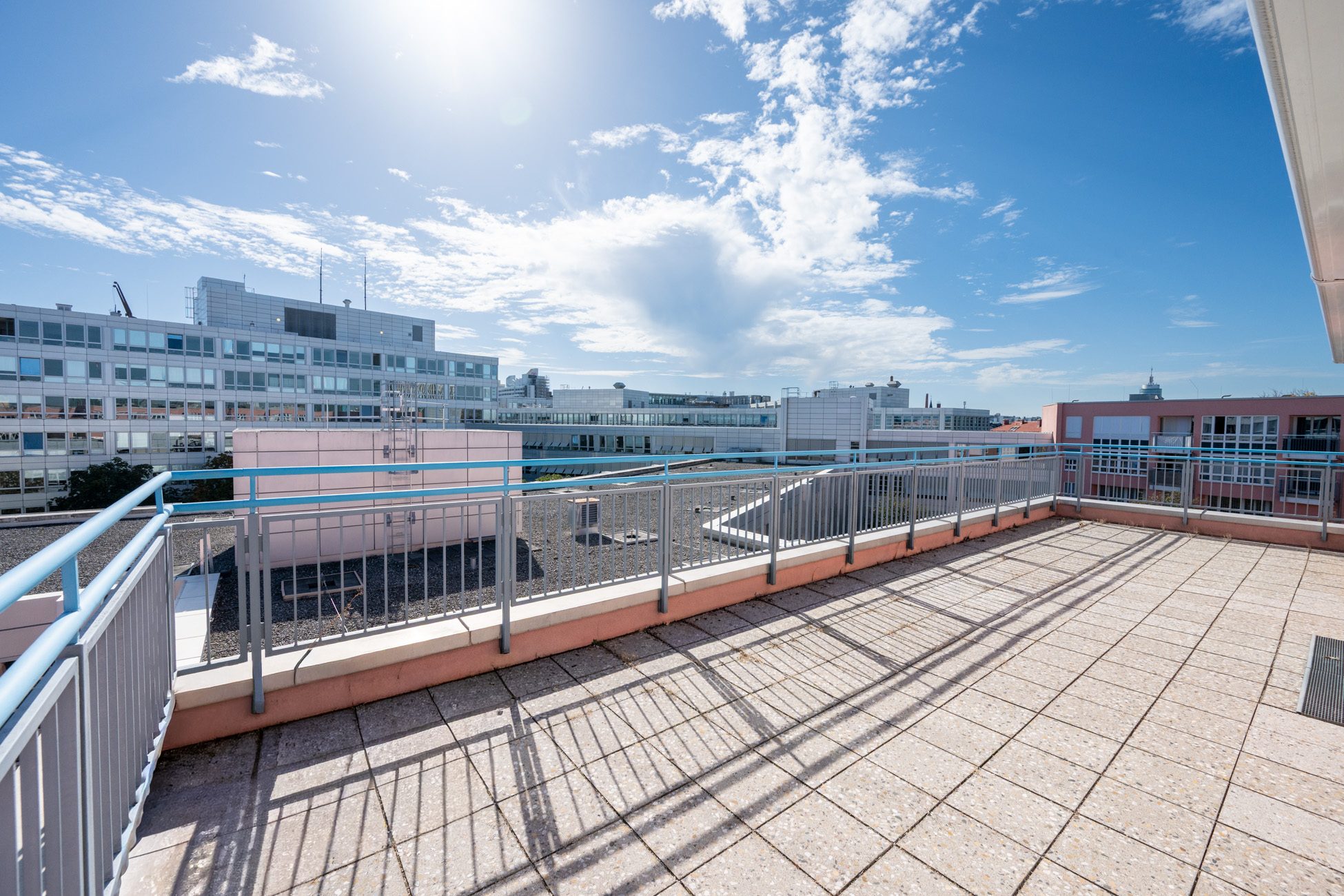 Aigner Immobilien GmbH - Immobilienangebot - 80339 München - Schwanthalerhöhe - Dachgeschosswohnung - Mitten in München, ganz für sich – Penthouse mit großer Terrasse und ruhiger Innenhoflage