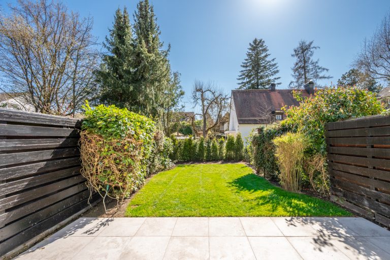 Aigner Immobilien GmbH - Immobilienangebot - 81925 München - Bogenhausen - Reihenhaus - Saniertes Reihenmittelhaus mit Südgarten in Bogenhausen