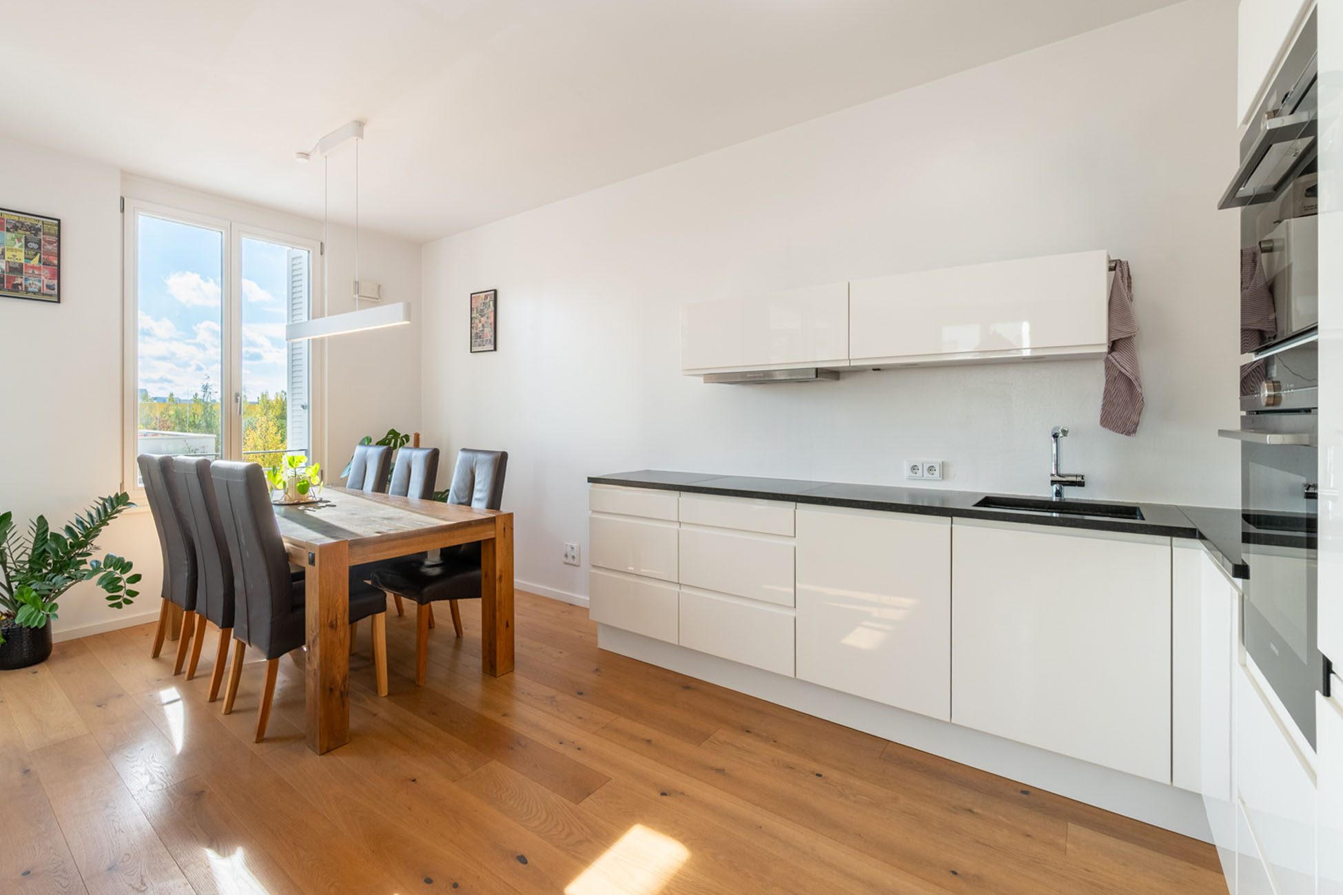 Aigner Immobilien GmbH - Immobilienangebot - 80634 München - Neuhausen - Etagenwohnung - Neuwertige, ideal geschnittene Wohnung mit Süd-Loggia in Neuhausen