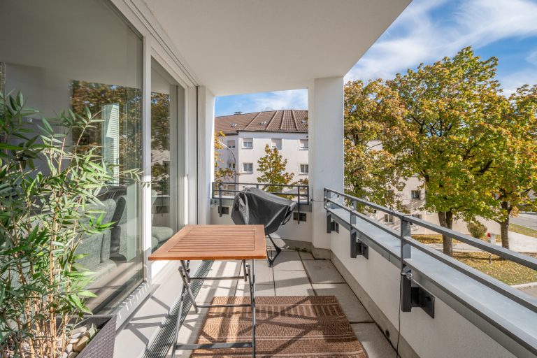 Aigner Immobilien GmbH - Immobilienangebot - 80634 München - Neuhausen - Etagenwohnung - Neuwertige, ideal geschnittene Wohnung mit Süd-Loggia in Neuhausen
