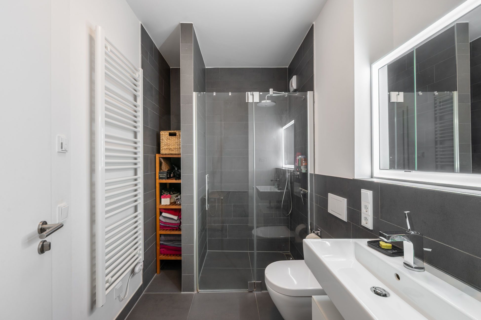 Aigner Immobilien GmbH - Immobilienangebot - 80634 München - Neuhausen - Etagenwohnung - Neuwertige, ideal geschnittene Wohnung mit Süd-Loggia in Neuhausen