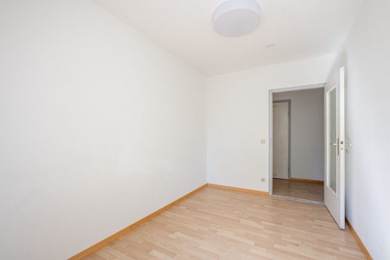 Aigner Immobilien GmbH - Immobilienangebot - 80639 München - Nymphenburg - Dachgeschosswohnung - Bezugsfreie 4-Zimmer-Wohnung in ruhiger Lage am Romanplatz