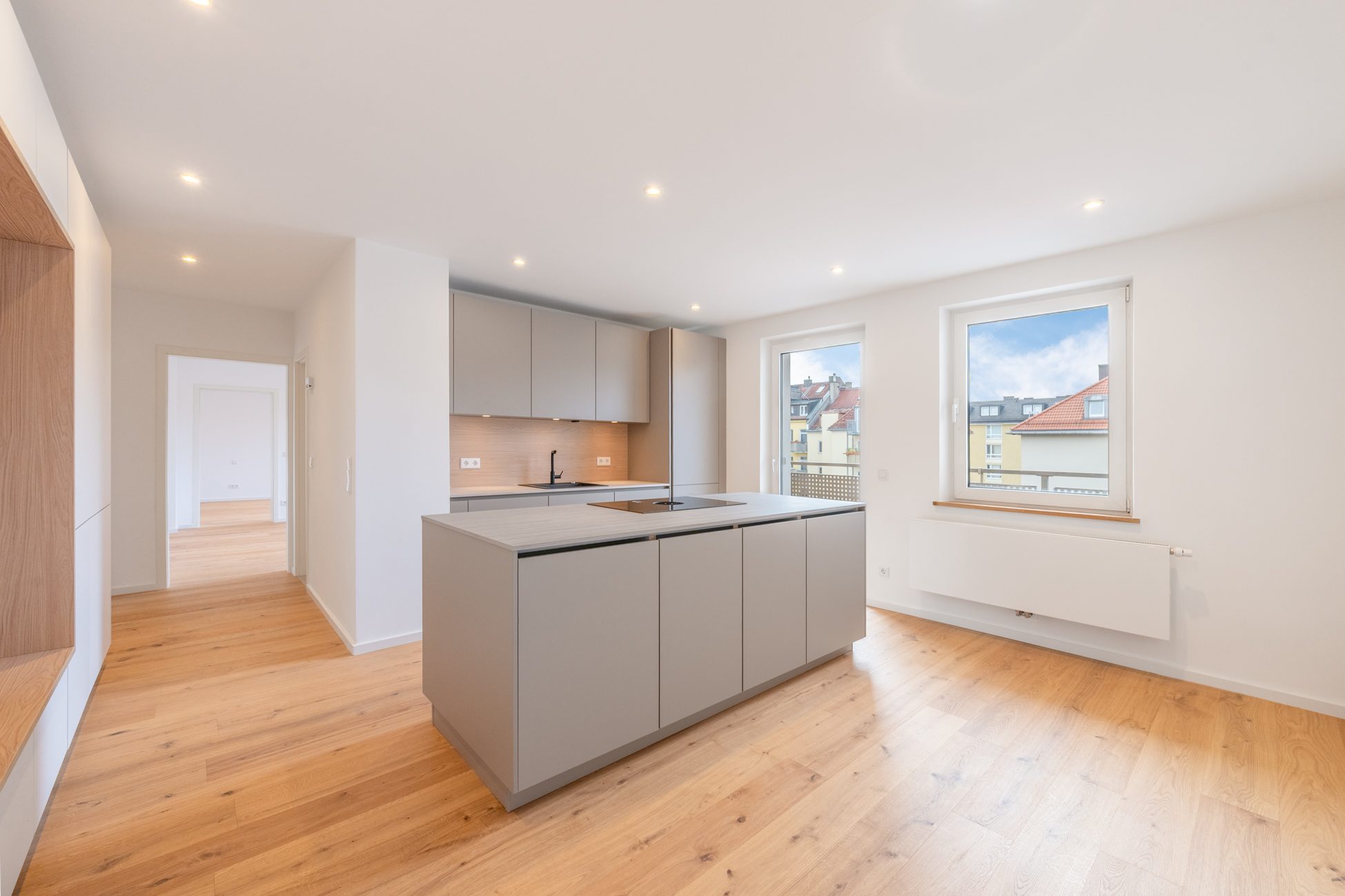 Aigner Immobilien GmbH - Immobilienangebot - 80798 München - Maxvorstadt - Etagenwohnung - Wohnen zwischen Josephsplatz und Theresienstraße: Hochwertig sanierte 3-Zimmer-Wohnung mit Südbalkon