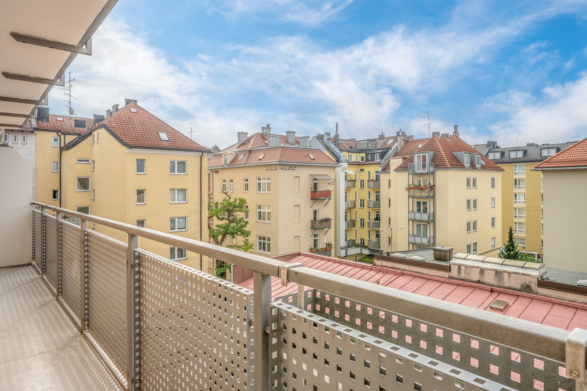 Aigner Immobilien GmbH - Immobilienangebot - 80798 München - Maxvorstadt - Etagenwohnung - Wohnen zwischen Josephsplatz und Theresienstraße: Hochwertig sanierte 3-Zimmer-Wohnung mit Südbalkon