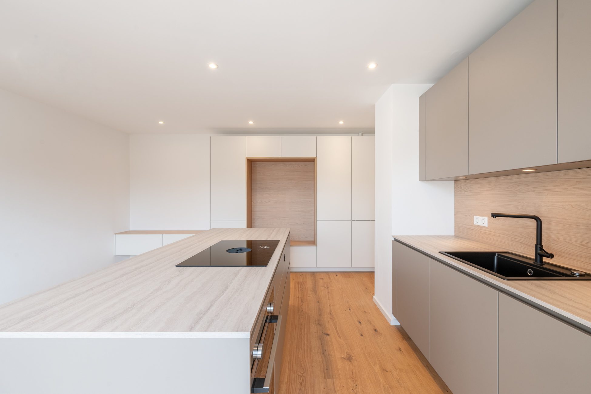 Aigner Immobilien GmbH - Immobilienangebot - 80798 München - Maxvorstadt - Etagenwohnung - Wohnen zwischen Josephsplatz und Theresienstraße: Hochwertig sanierte 3-Zimmer-Wohnung mit Südbalkon