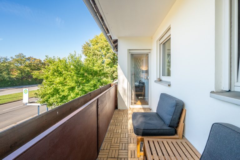 Aigner Immobilien GmbH - Immobilienangebot - 81825 München - Berg am Laim - Etagenwohnung - Vermietete 3-Zimmer-Wohnung mit Süd-Balkon in Berg am Laim