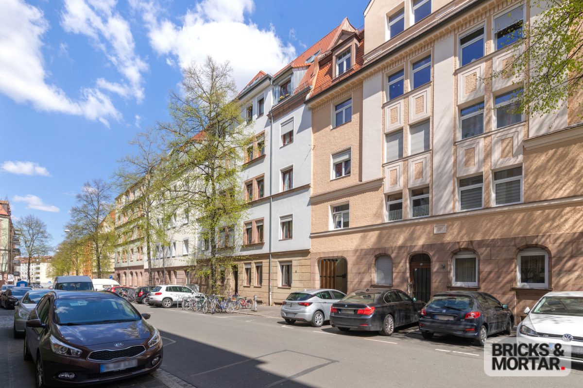 Immobilienangebot - Nürnberg - Alle - Provisionsfrei - Renovierungsbedürftige 2-Zimmerwohnung mit Balkon - vermietet