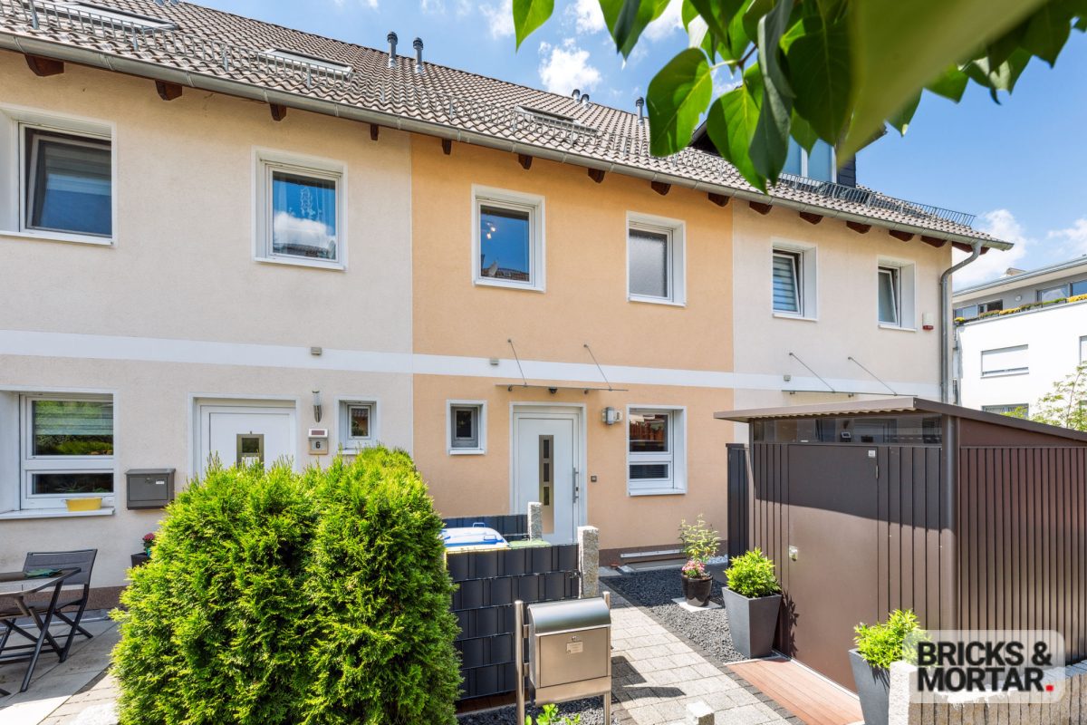 Immobilienangebot - Nürnberg - Alle - Familientraum im Grünen - modernes Reihenhaus in Nürnberg-Worzeldorf aus dem Jahr 2009