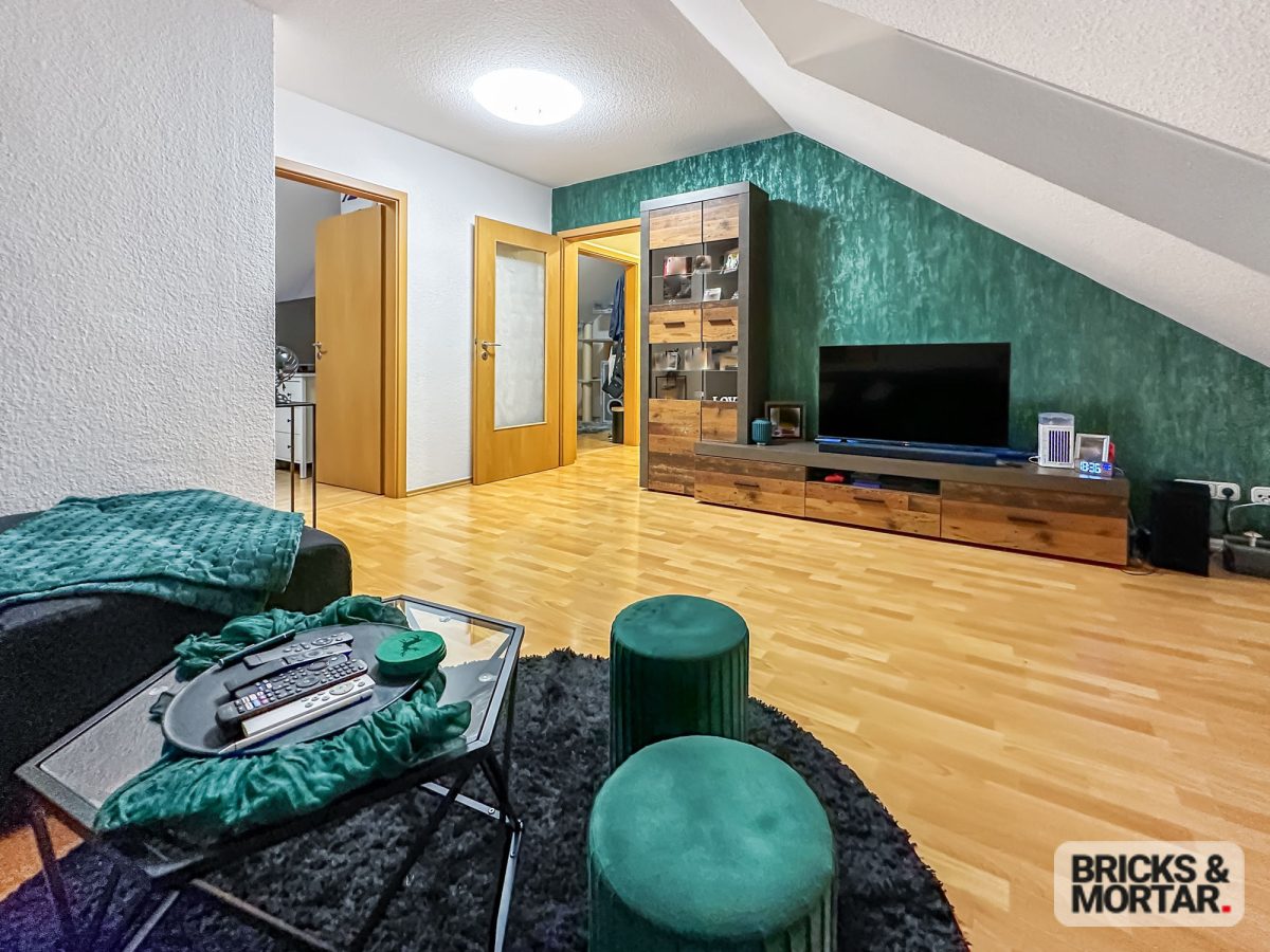 Immobilienangebot - Lohfelden - Alle - 3-Familienhaus mit großem Grundstück in Lohfelden