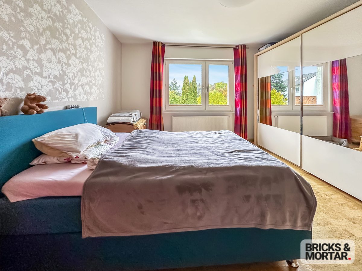 Immobilienangebot - Lohfelden - Alle - 3-Familienhaus mit großem Grundstück in Lohfelden